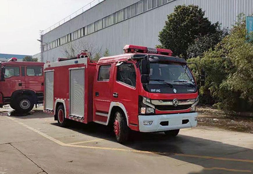 国六3.5吨东风凯普特水罐消防车