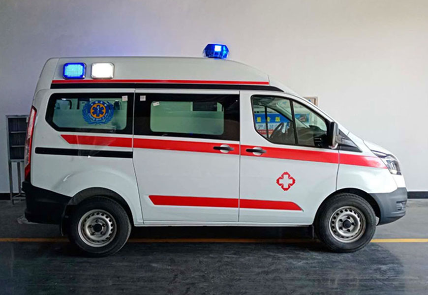 国六福特V362短轴中顶救护车（柴油版）