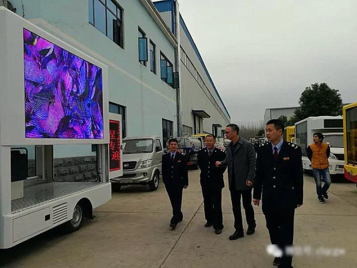 曾都区南郊国税分局局长率队到程力专用汽车考察调研指导工作